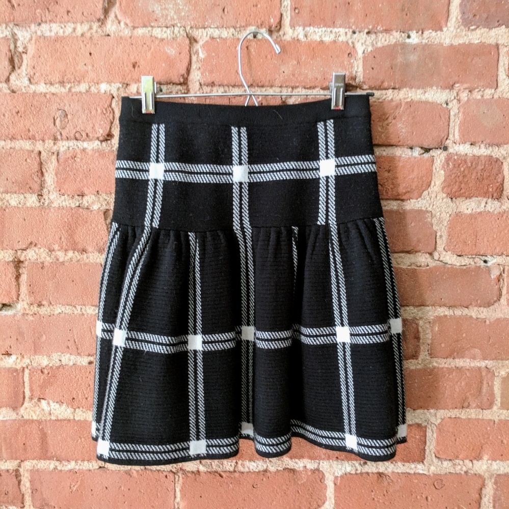 Plaid black and white mini skirt